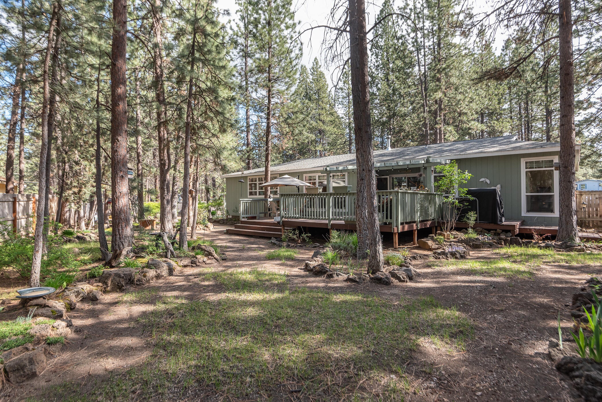 60055 Hopi Road Bend, OR 97702 - Photo 4 of 37 04 space and privacy