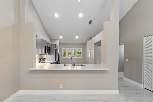 $379,000 | 6944 Briarlake Circle, Unit 203, Palm Beach Gardens, FL 33418