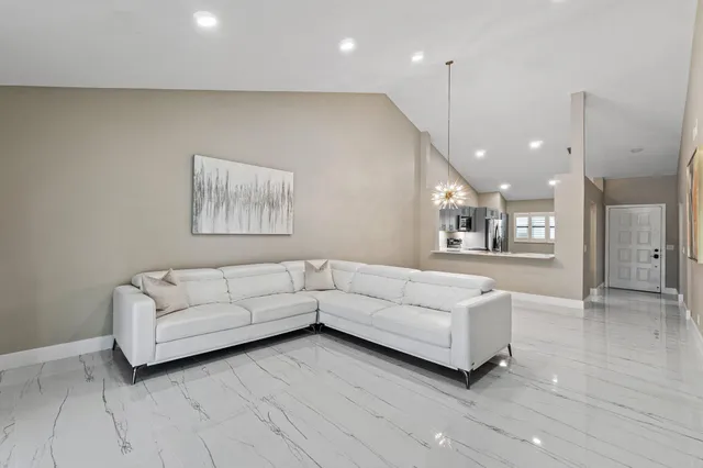 $379,000 | 6944 Briarlake Circle, Unit 203, Palm Beach Gardens, FL 33418