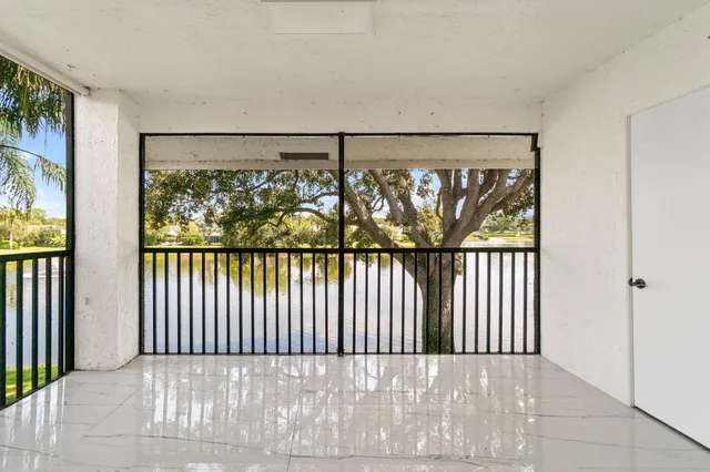 $379,000 | 6944 Briarlake Circle, Unit 203, Palm Beach Gardens, FL 33418