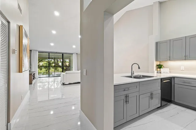 $379,000 | 6944 Briarlake Circle, Unit 203, Palm Beach Gardens, FL 33418