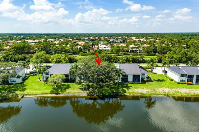 $379,000 | 6944 Briarlake Circle, Unit 203, Palm Beach Gardens, FL 33418