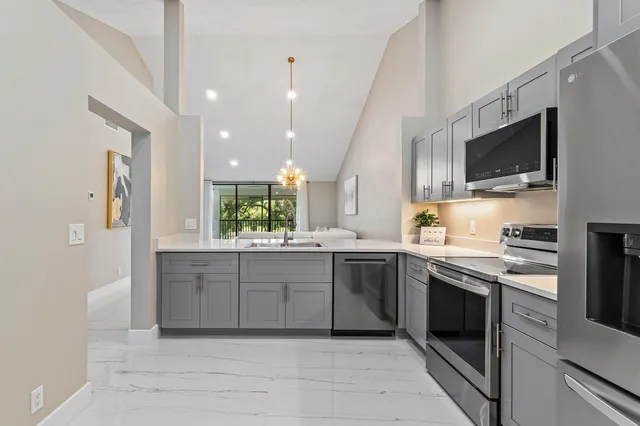 $379,000 | 6944 Briarlake Circle, Unit 203, Palm Beach Gardens, FL 33418