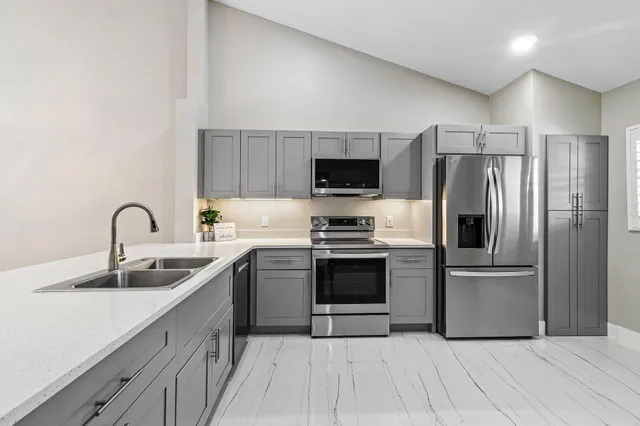 $379,000 | 6944 Briarlake Circle, Unit 203, Palm Beach Gardens, FL 33418