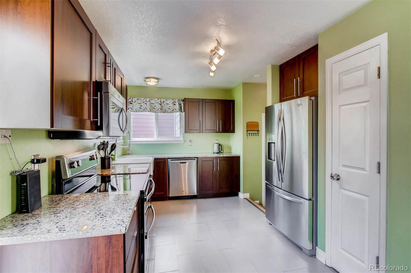9862 Burberry Way Highlands Ranch, CO 80129 - Photo 11 of 28 Gallery Image 11