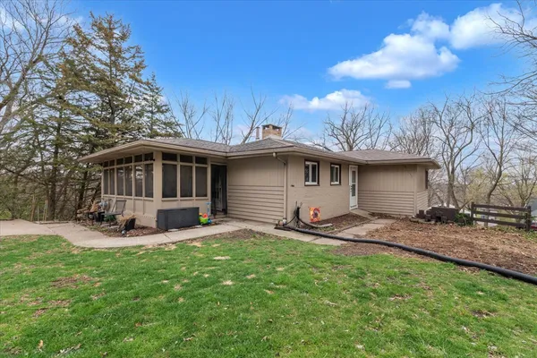 $215,000 | 1588 Washington Street, Muscatine, IA 52761