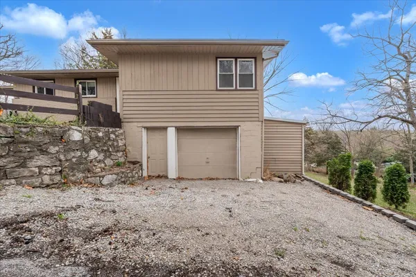 $215,000 | 1588 Washington Street, Muscatine, IA 52761