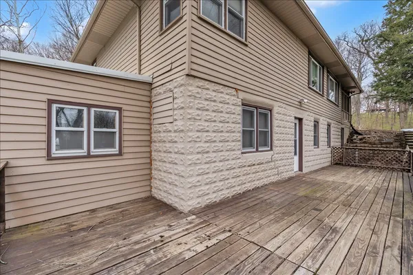 $215,000 | 1588 Washington Street, Muscatine, IA 52761