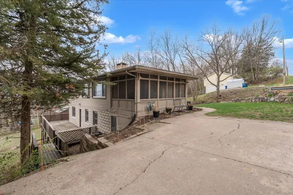 $215,000 | 1588 Washington Street, Muscatine, IA 52761