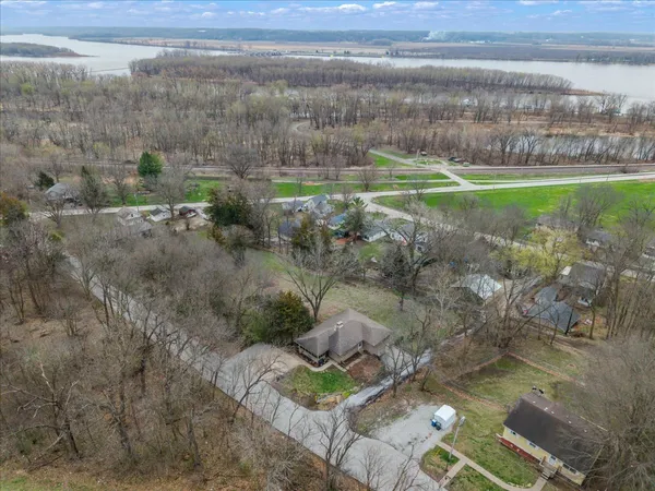 $215,000 | 1588 Washington Street, Muscatine, IA 52761