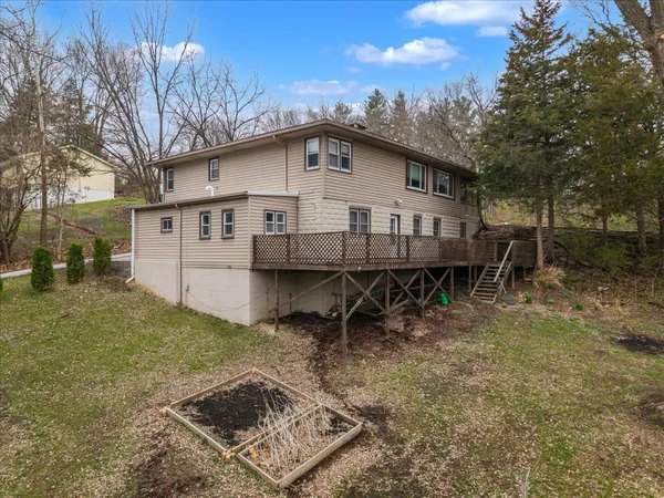 $215,000 | 1588 Washington Street, Muscatine, IA 52761