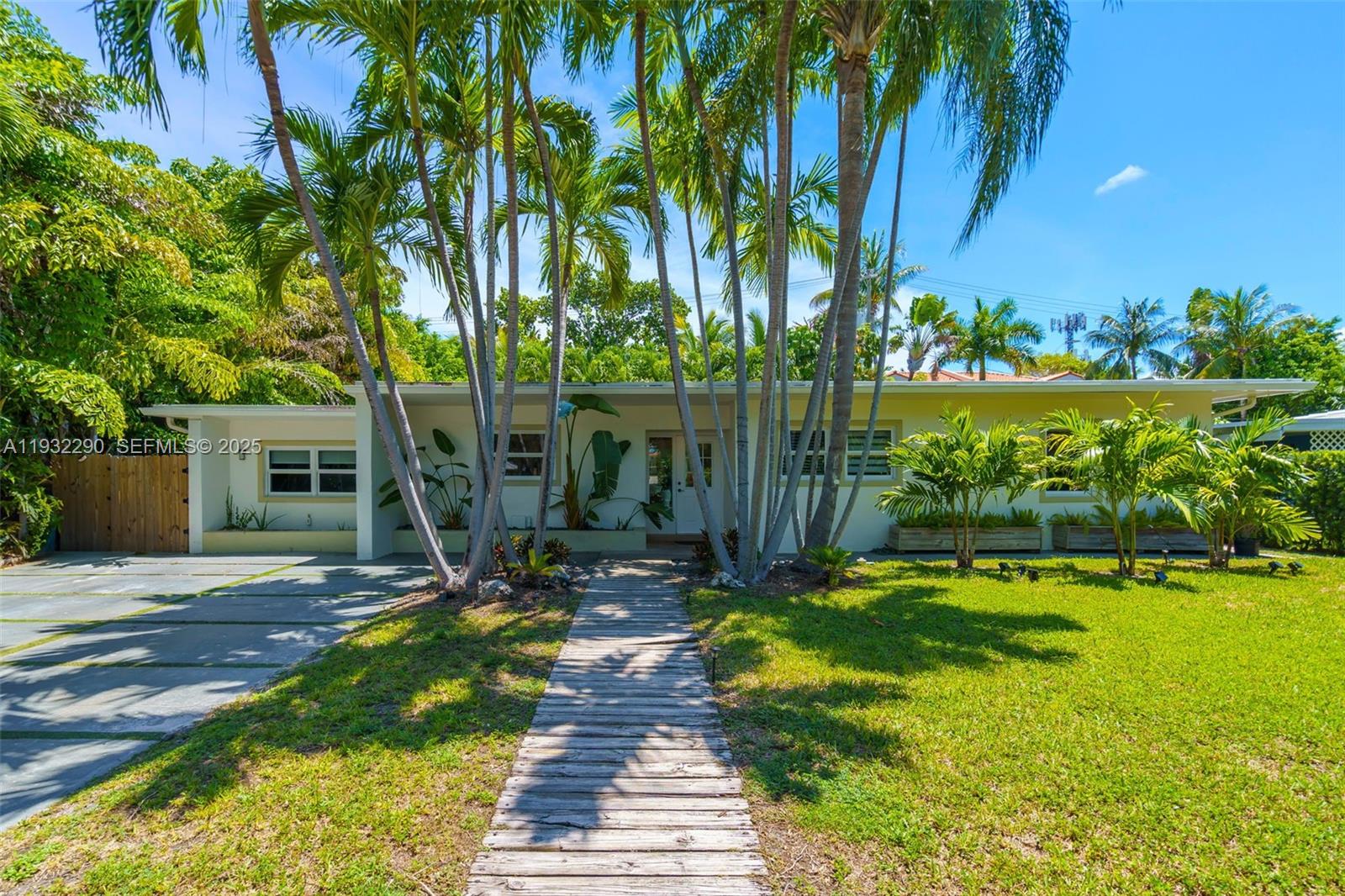 653 Glenridge Road Key Biscayne, FL 33149 - Photo 4 of 47