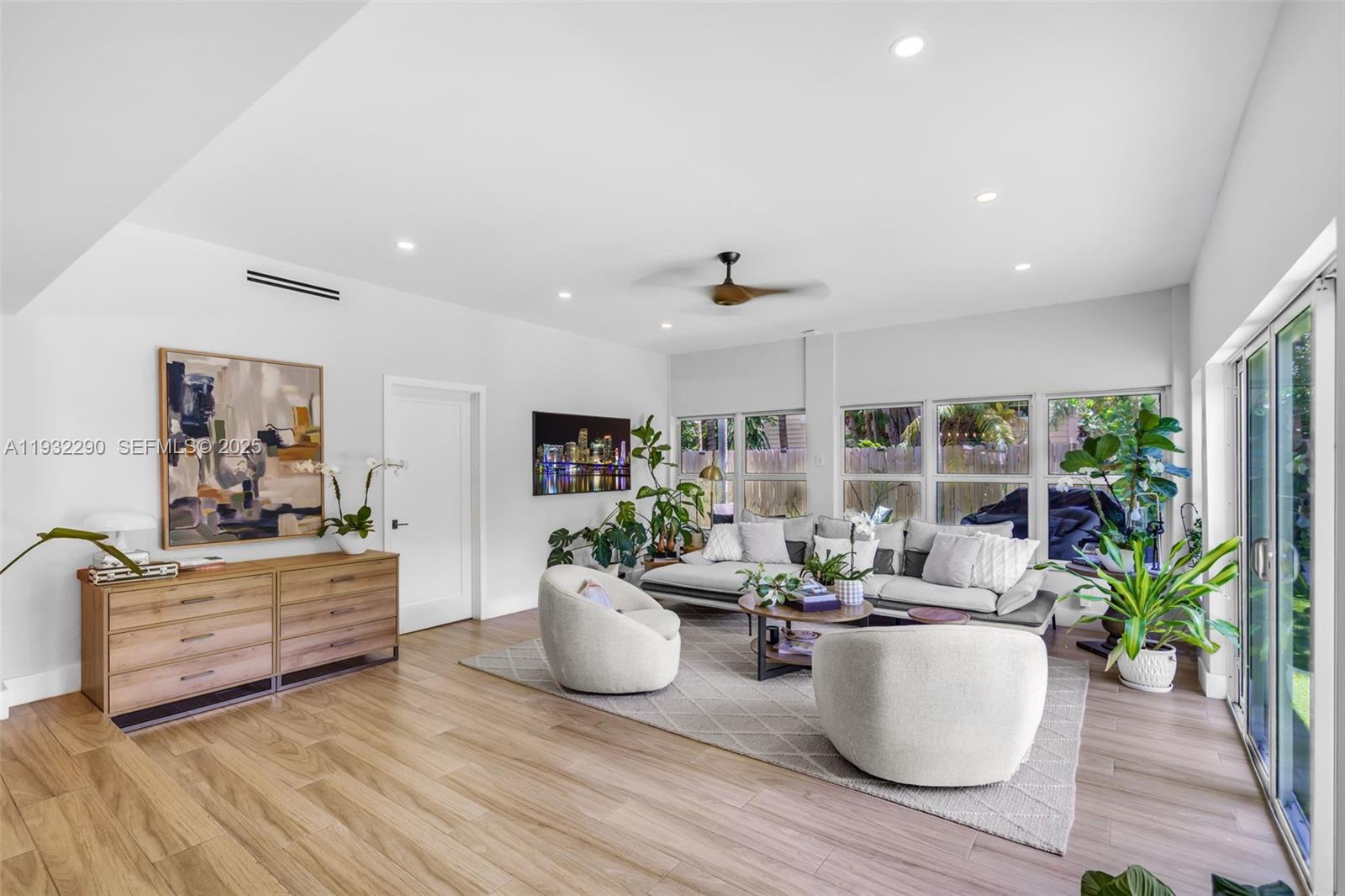 653 Glenridge Road Key Biscayne, FL 33149 - Photo 9 of 47