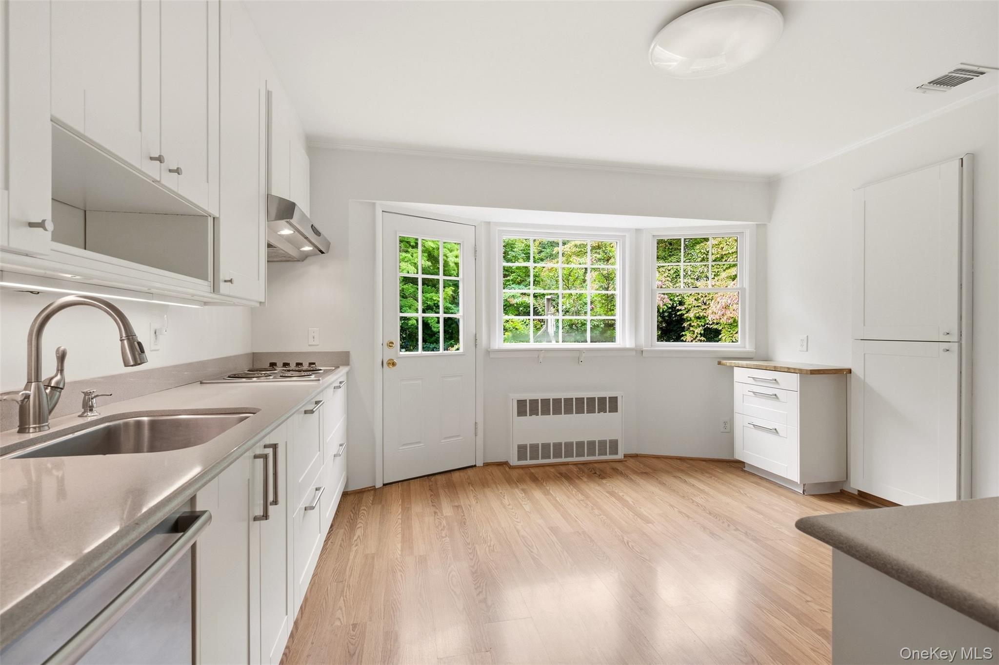 174 Flower Hill Road Huntington, NY 11743 - Photo 9 of 46 Stainless steel appliances