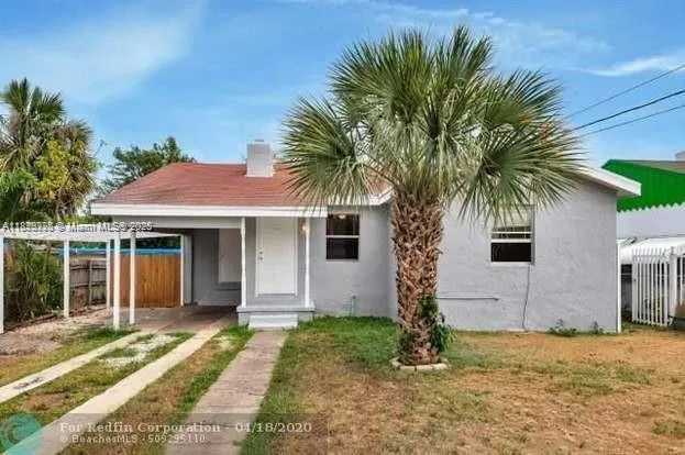 a front view of house with yard