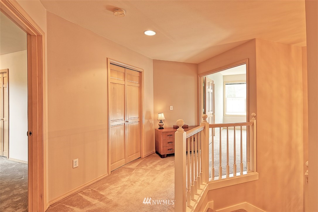 8506 218th Street Southwest Edmonds, WA 98026 - Photo 11 of 19 Gallery Image 11