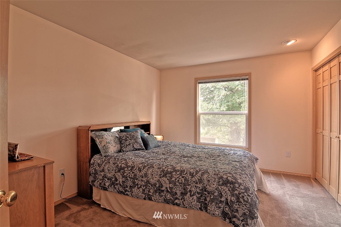 8506 218th Street Southwest Edmonds, WA 98026 - Photo 12 of 19 Gallery Image 12
