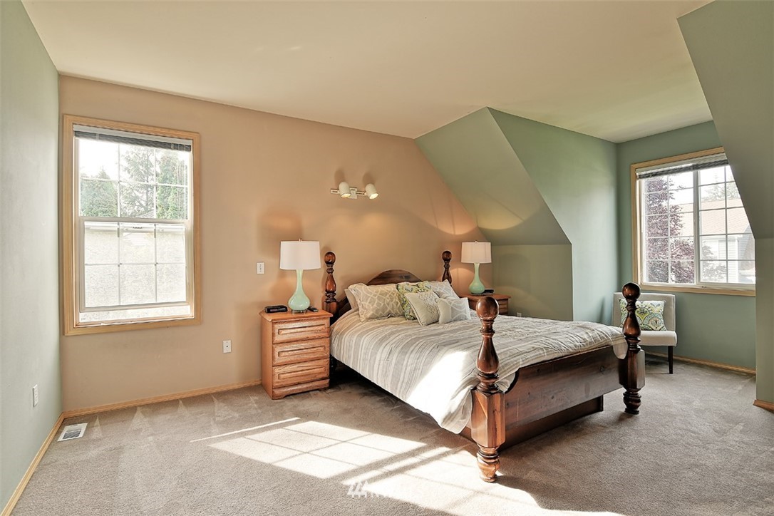 8506 218th Street Southwest Edmonds, WA 98026 - Photo 13 of 19 Gallery Image 13