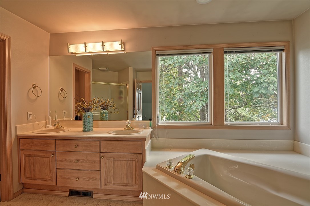 8506 218th Street Southwest Edmonds, WA 98026 - Photo 14 of 19 Gallery Image 14