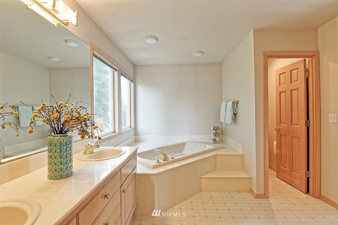 8506 218th Street Southwest Edmonds, WA 98026 - Photo 15 of 19 Gallery Image 15