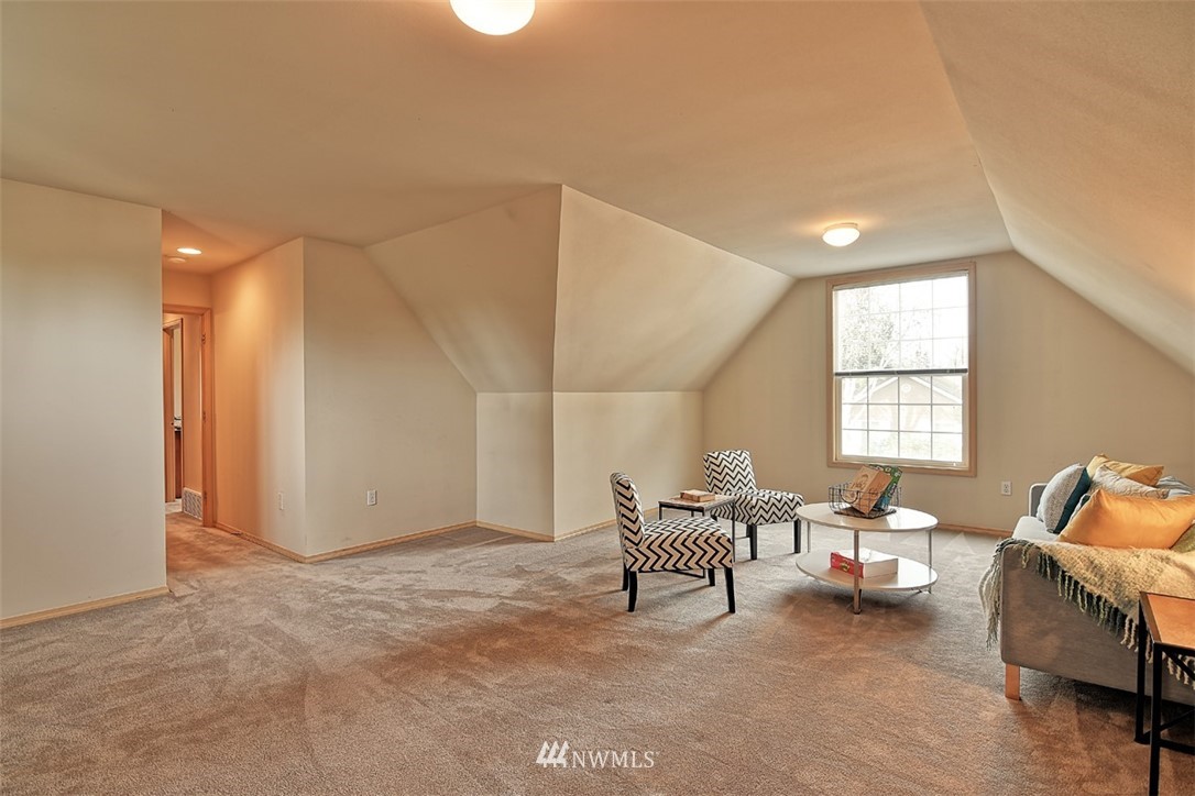 8506 218th Street Southwest Edmonds, WA 98026 - Photo 10 of 19 Gallery Image 10