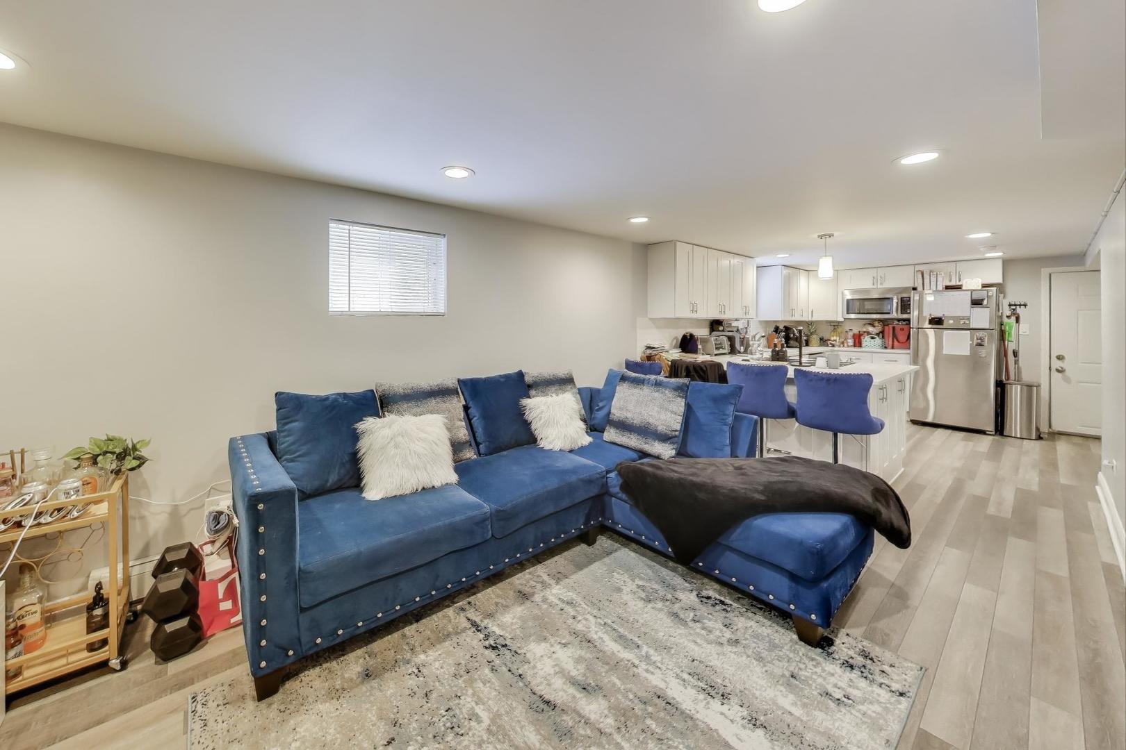 7330 North Honore Street Chicago, IL 60626 - Photo 31 of 43 a living room with furniture and a couch