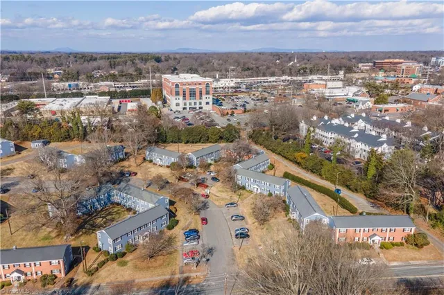 $1,300 | 2511 Miller Park Circle, Unit A, Winston-Salem, NC 27103