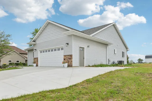$399,900 | 344 Eastridge Circle, Reedsburg, WI 53959