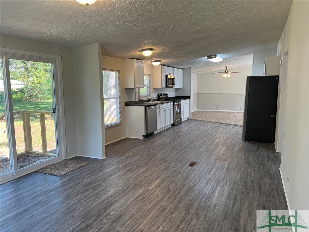 409 Hummingbird Lane Springfield, GA 31329 - Photo 2 of 21