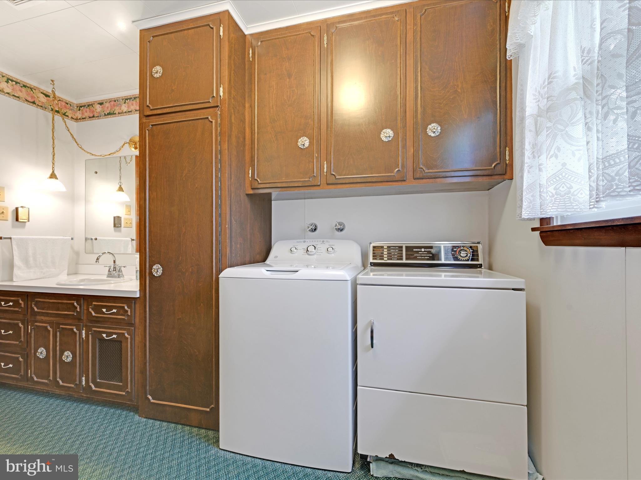 858 Hill Road Ashland, PA 17921 - Photo 15 of 41 a utility room with dryer and washer