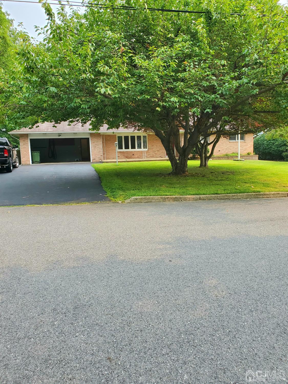 10 Oakridge Road Washington, NJ 07882 - Photo 2 of 23 Gallery Image 2