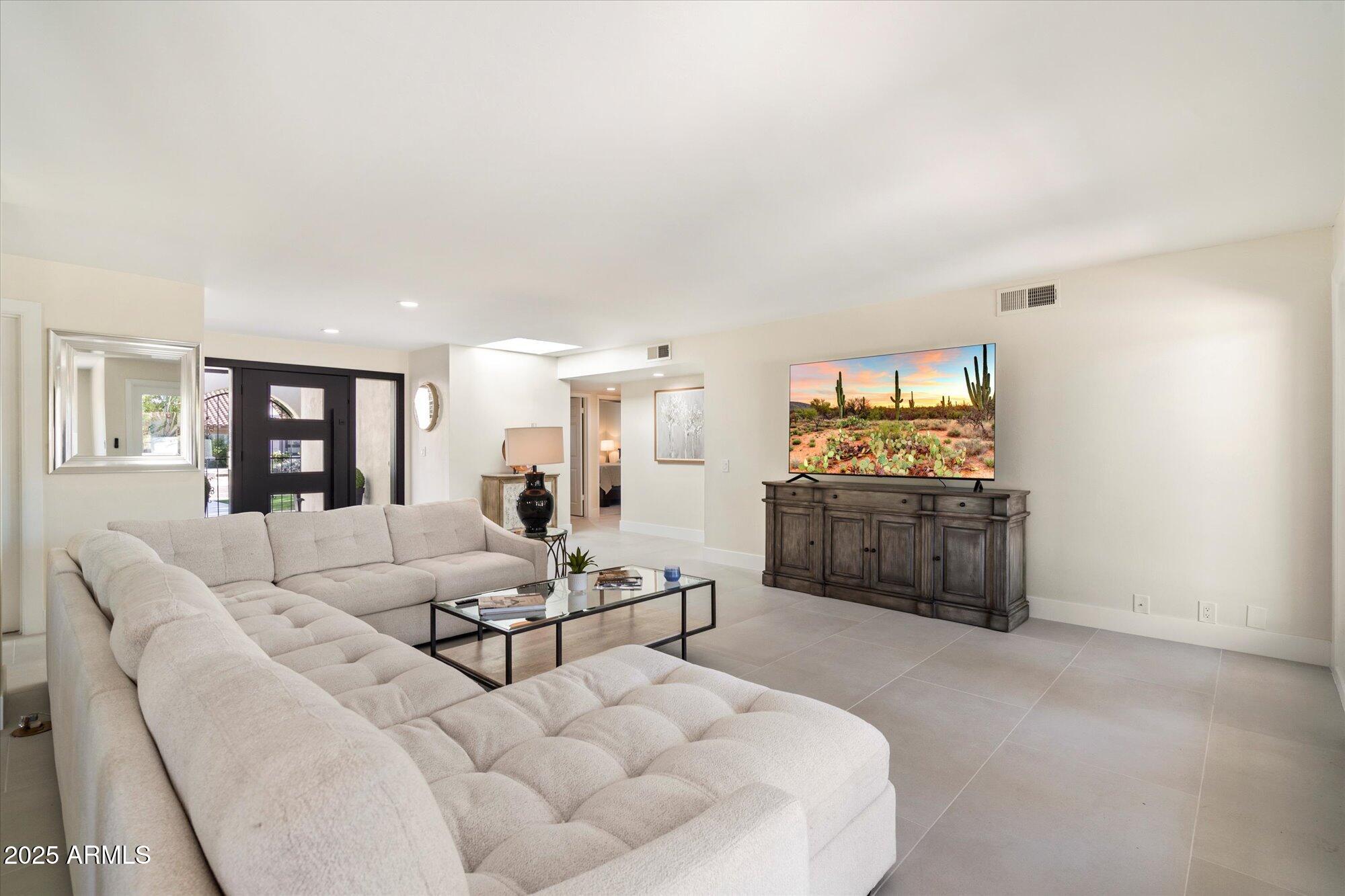 8338 East San Rafael Drive Scottsdale, AZ 85258 - Photo 4 of 26 04-103204924