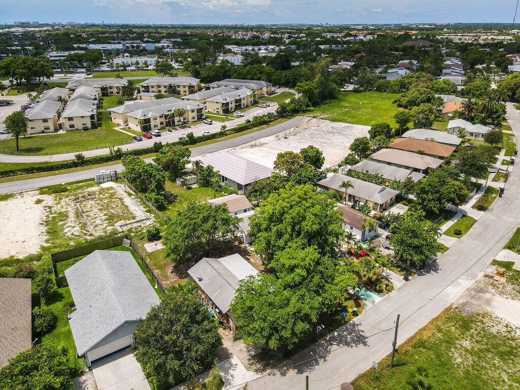 424 Southridge Road Delray Beach, FL 33444 - Photo 18 of 39 424SouthridgeRoadAerial(7)