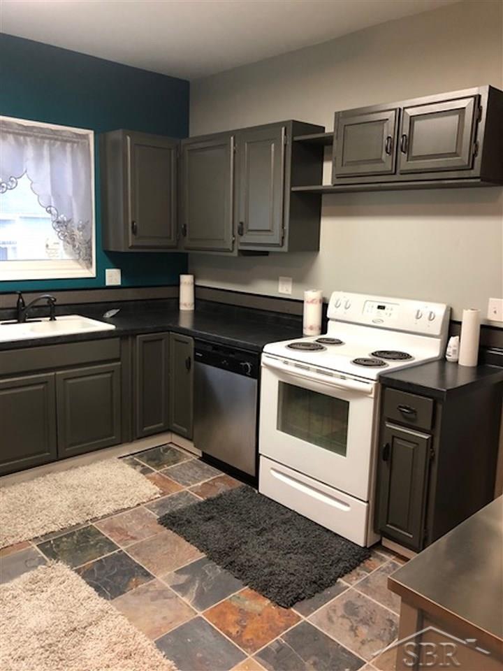 909 9th Street Bay City, MI 48708 - Photo 24 of 41 50002970-23.JPG