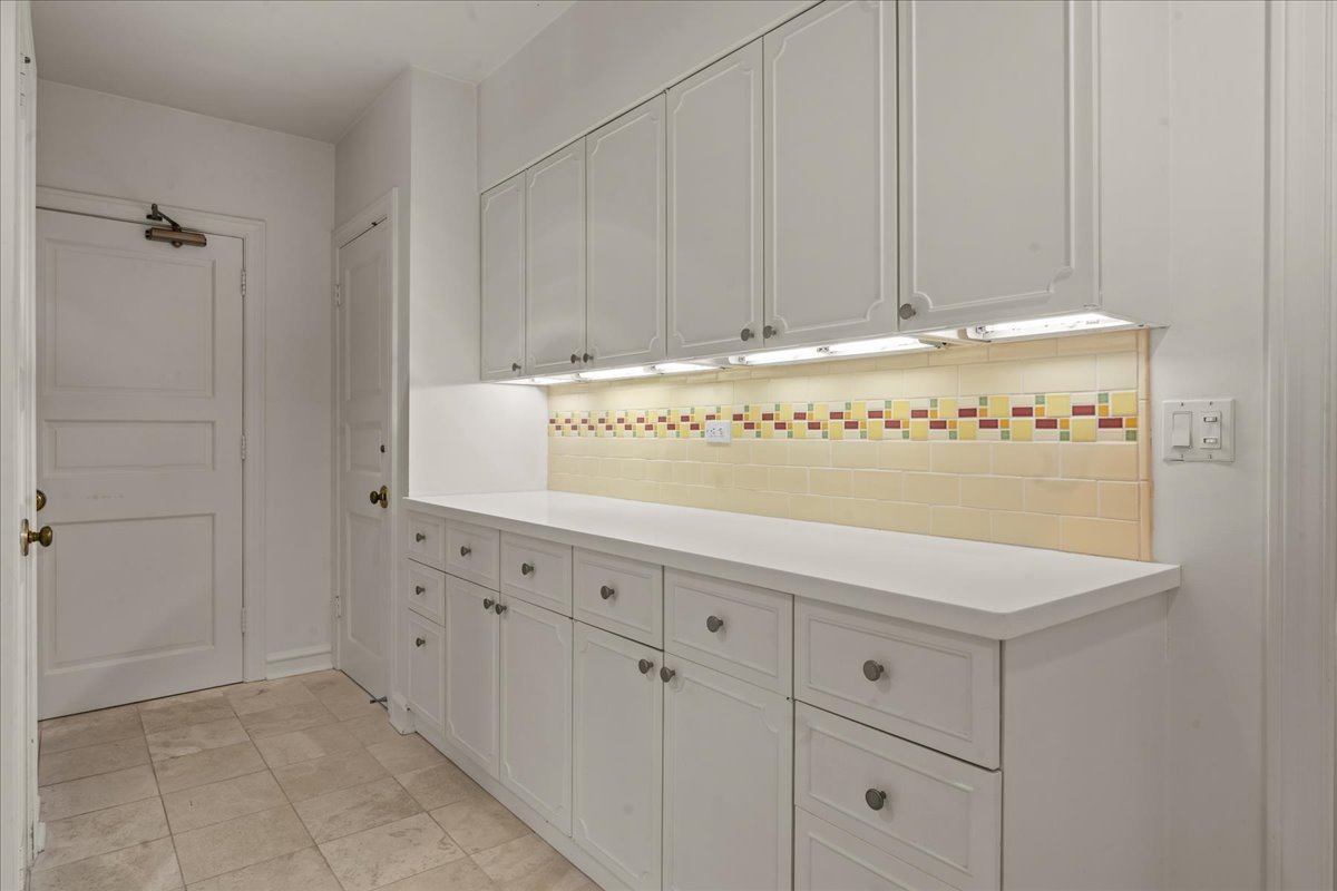 64 Locust Road Winnetka, IL 60093 - Photo 16 of 50 Gallery Image 16