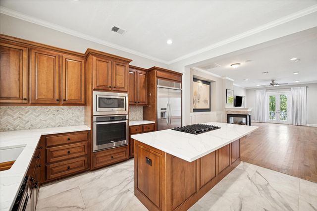 $950,000 | 222 Breezy Way, The Woodlands, TX 77380