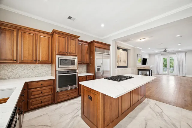 $950,000 | 222 Breezy Way, The Woodlands, TX 77380