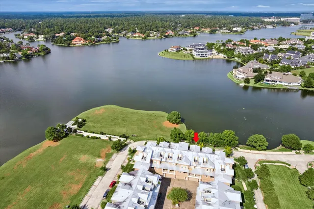 $950,000 | 222 Breezy Way, The Woodlands, TX 77380