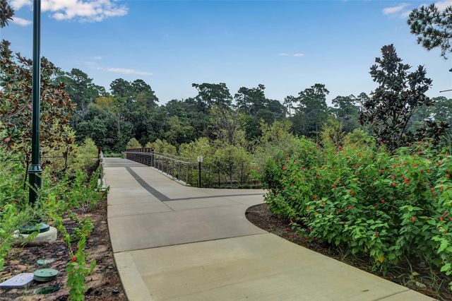 $950,000 | 222 Breezy Way, The Woodlands, TX 77380