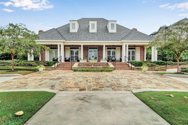 $950,000 | 222 Breezy Way, The Woodlands, TX 77380
