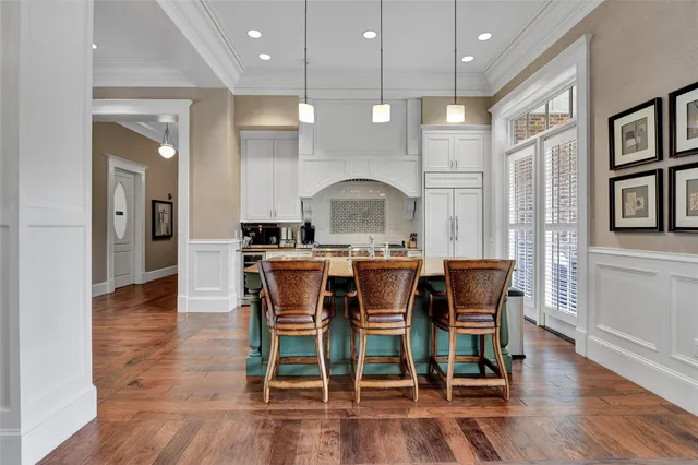 $950,000 | 222 Breezy Way, The Woodlands, TX 77380