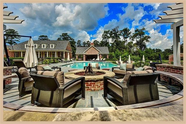 $950,000 | 222 Breezy Way, The Woodlands, TX 77380