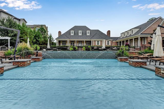$950,000 | 222 Breezy Way, The Woodlands, TX 77380