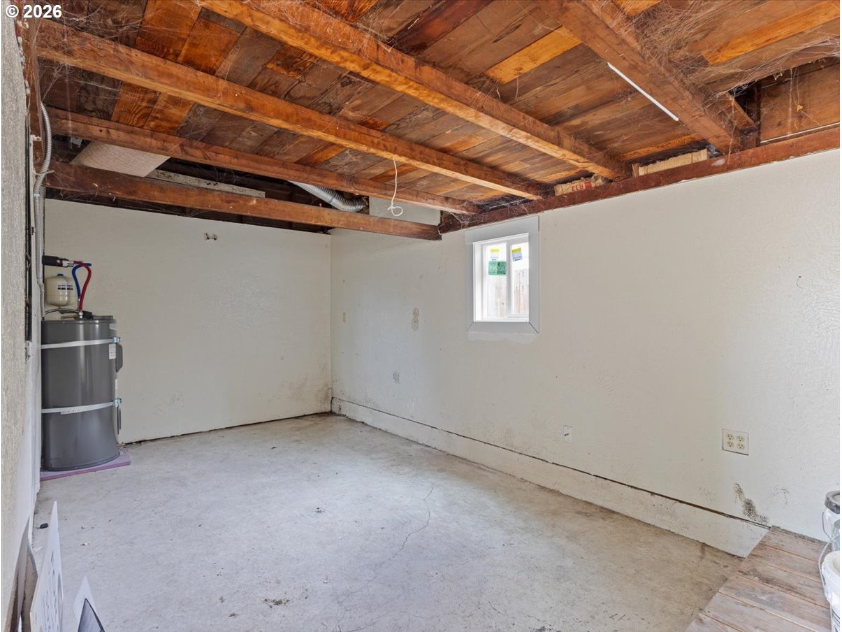 440 25th Avenue Longview, WA 98632 - Photo 15 of 27 a view of an empty room