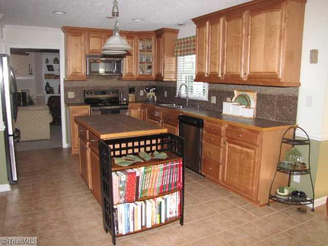 6701 Ashton Park Drive Oak Ridge, NC 27310 - Photo 4 of 16 Kitchen.