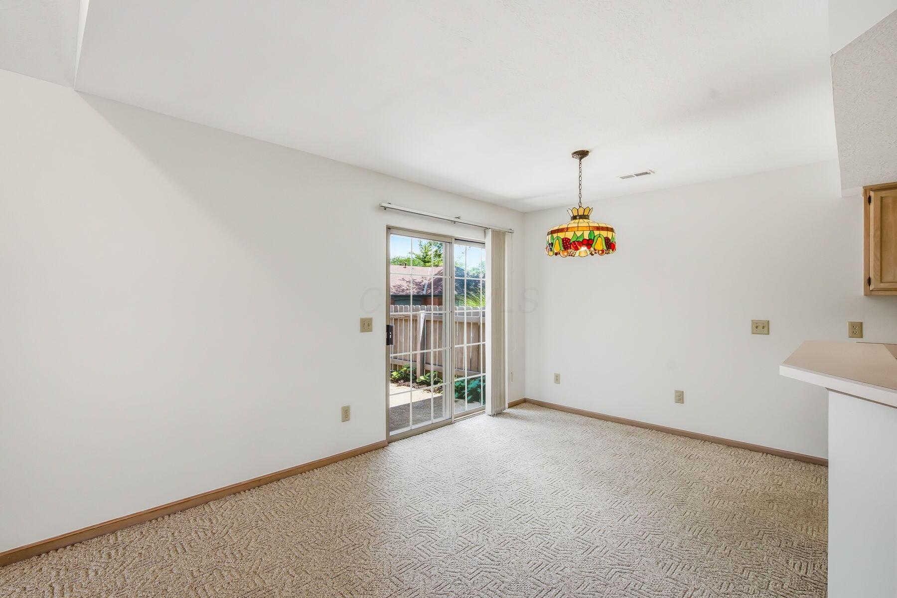 5831 Locbury Lane, Unit R Dublin, OH 43016 - Photo 11 of 35