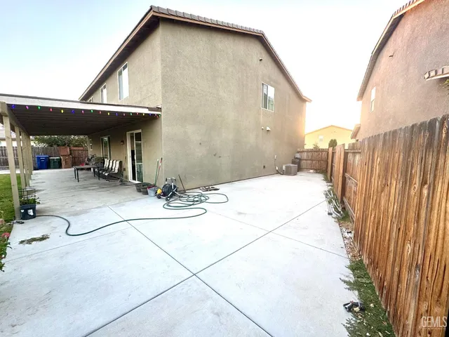 a view of a house with a outdoor space