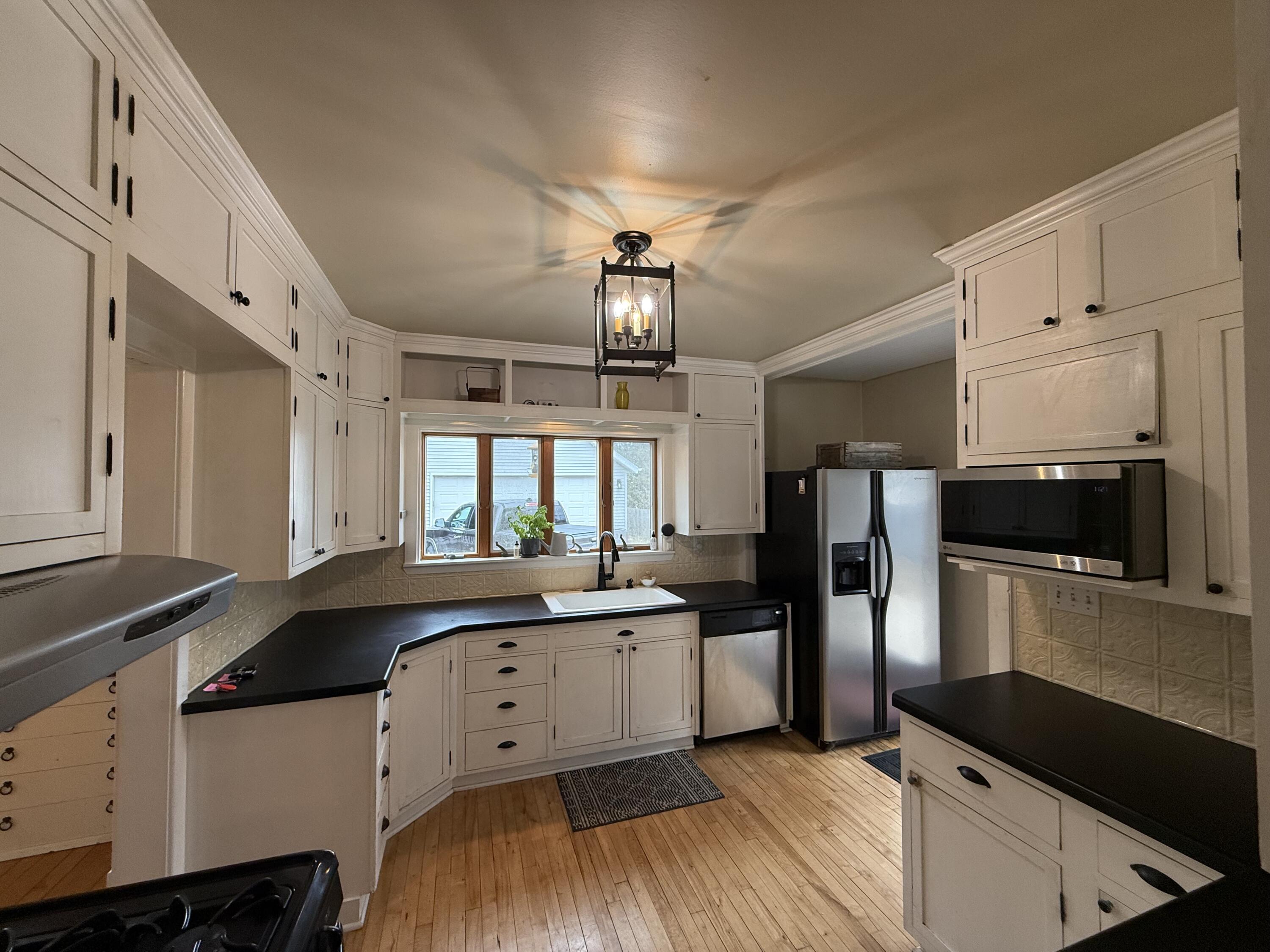 1712 28th Street Two Rivers, WI 54241 - Photo 2 of 26 20