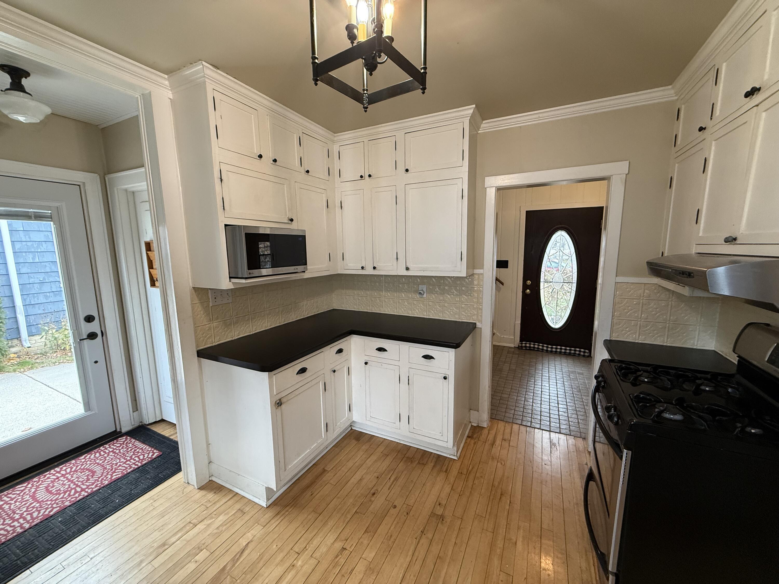 1712 28th Street Two Rivers, WI 54241 - Photo 4 of 26 17