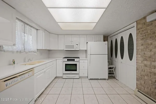 $335,000 | 15 Frank Street, Carbondale, PA 18407